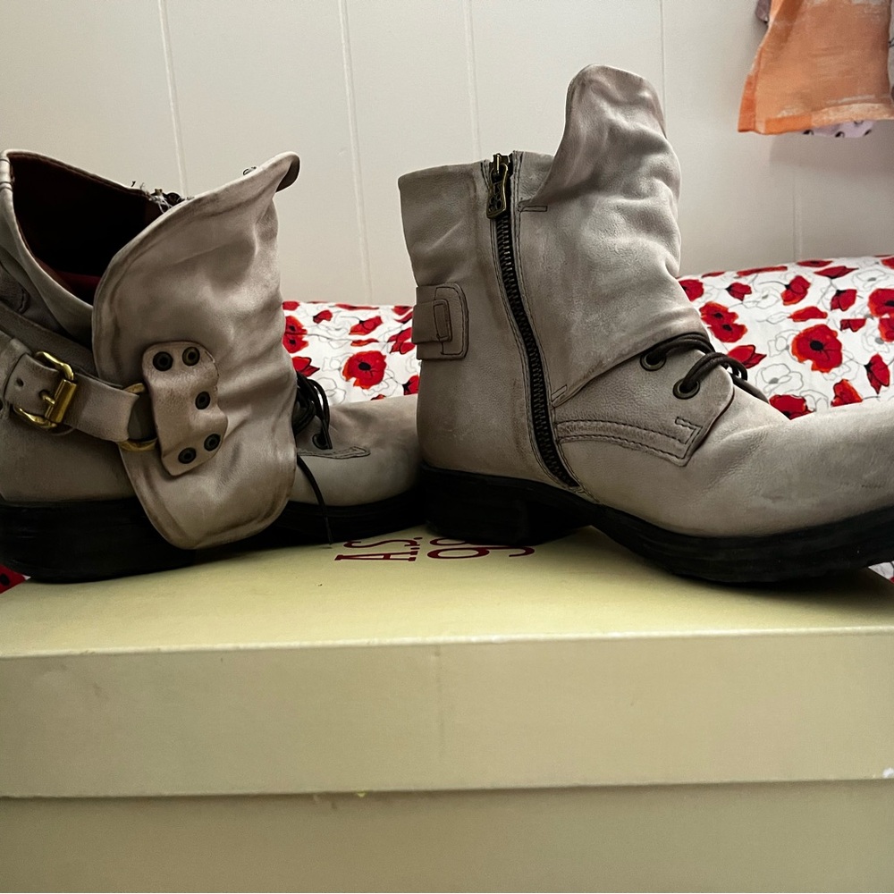 A.S.98 Cream Ankle Boots with Zipper - Picture 3 of 6